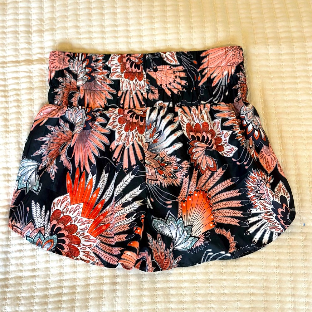 TCEC floral activewear shorts size large